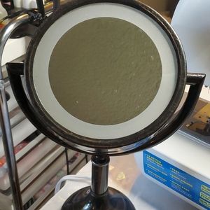 Timeless Beauty Lighted Swivel Mirror